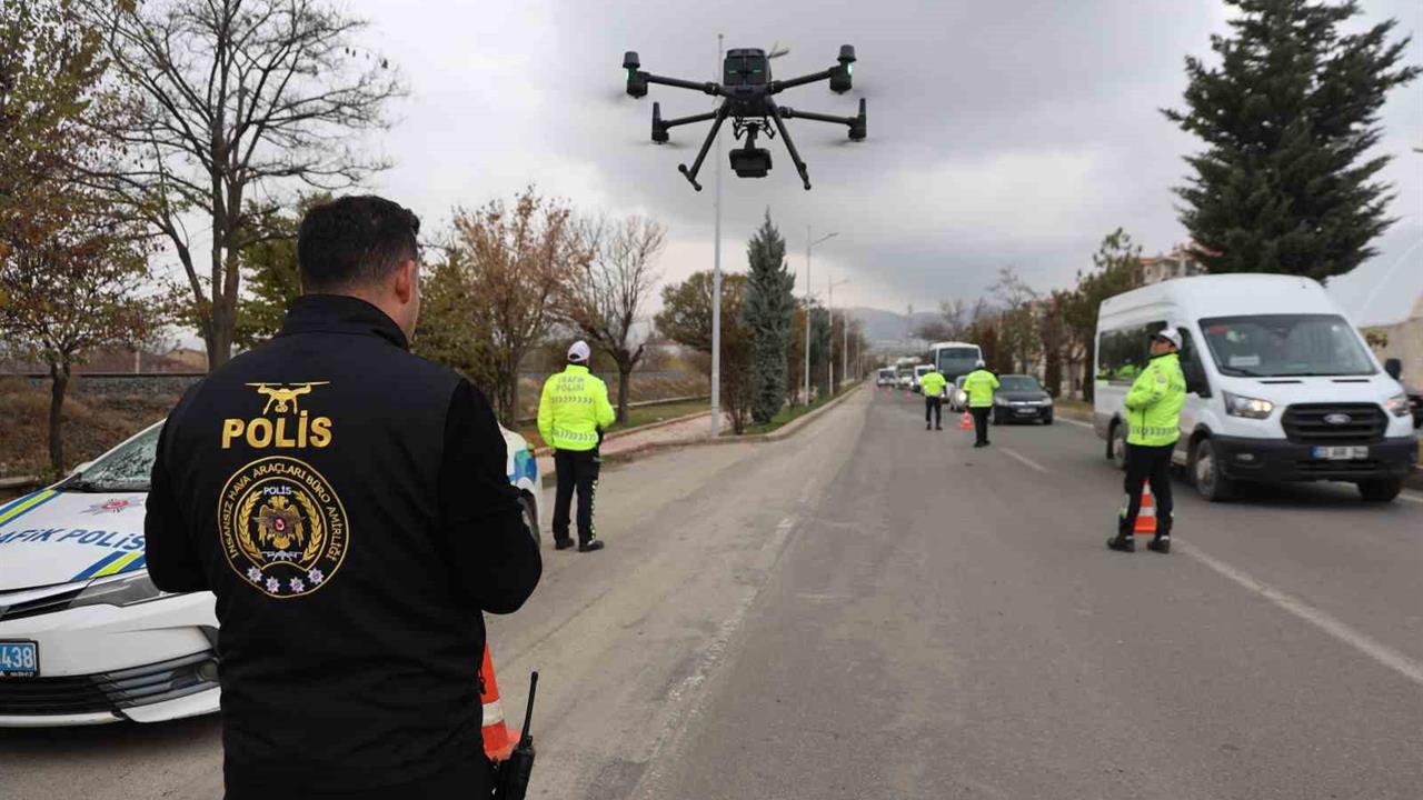 Elazığ'da Dron Desteğiyle Yapılan Trafik Denetiminde Kurallara Uymayanlar Tespit Edildi