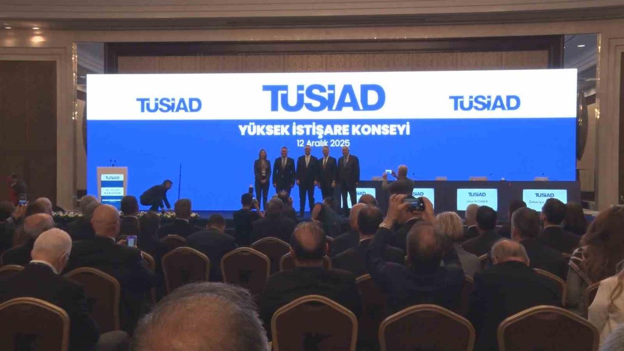 Ankara'da Merkez Bankası Başkanı Karahan, fiyat istikrarı ile kalıcı refah artışı hedefini açıkladı.