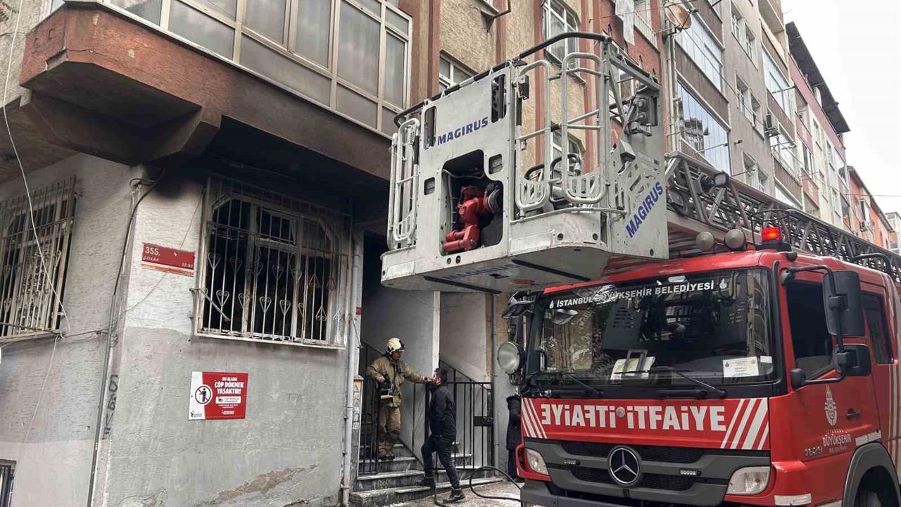 İstanbul Fatih'te 52 Yıllık Bina Temelinin Çöktüğü İddiasıyla İnceleme Başlatıldı