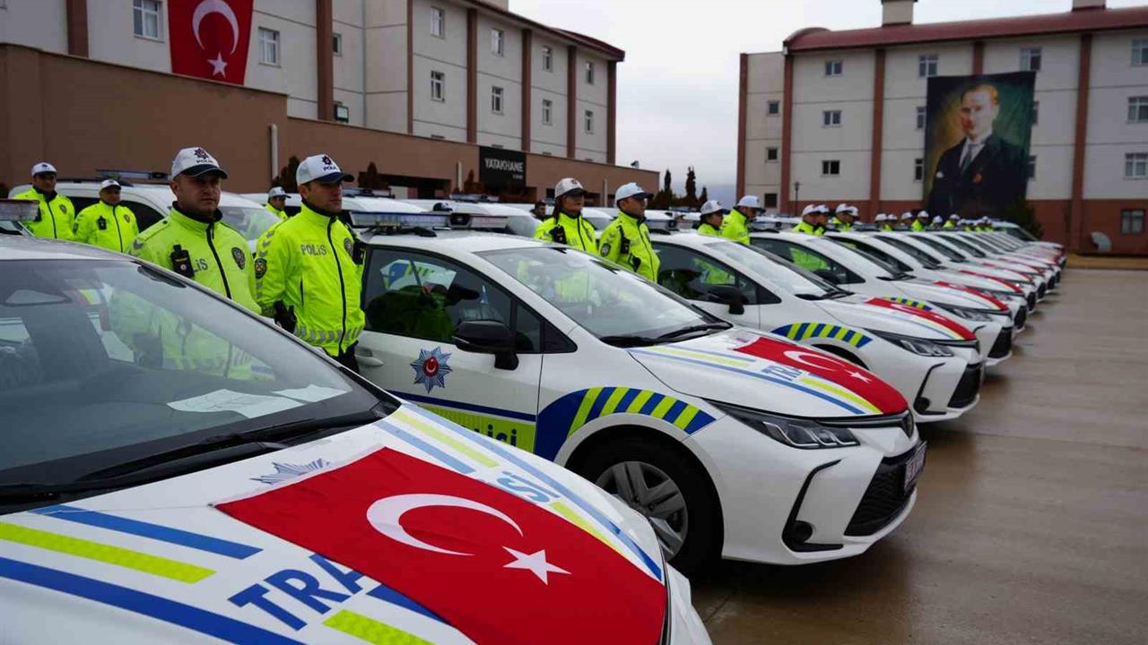 Erzincan'da Emniyet ve Jandarma Teşkilatına 122 Yeni Araç Teslim Edildi