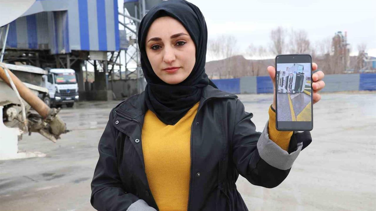 Sivas'ta Rabia Demir, Tır Şoförü Olmanın Keyfini Çıkarırken Trafik Kazası Geçirdi