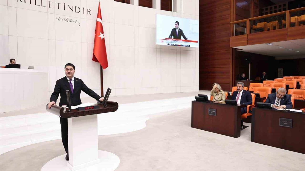 Kayseri'de MHP Genel Başkan Yardımcısı İsmail Özdemir, basın kartı olmayan kişilerin faaliyetlerine dikkat çekti.