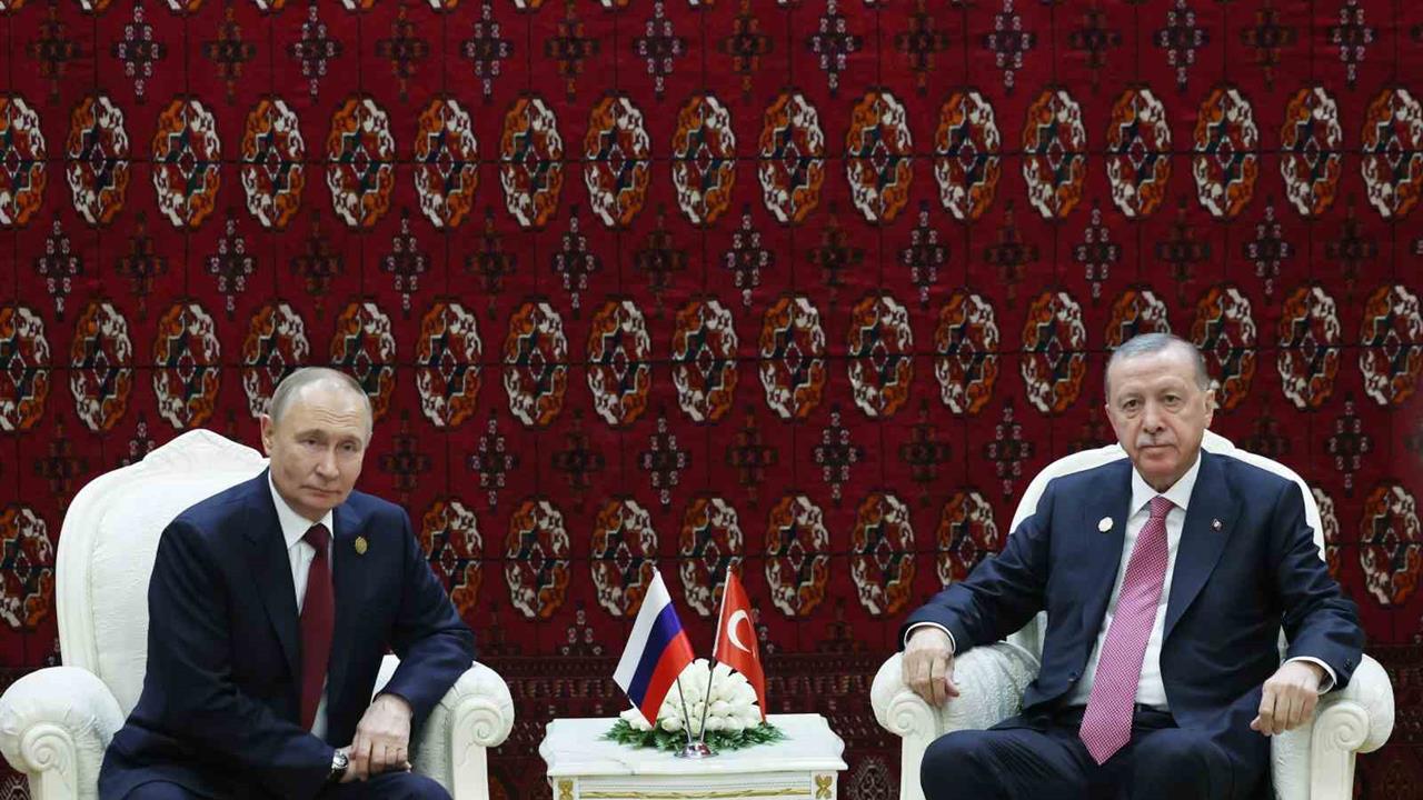 Aşkabat'ta Erdoğan ve Putin, Barış Forumu kapsamında bir araya geldi.