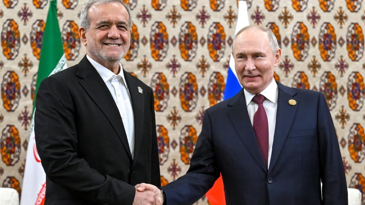 İran Cumhurbaşkanı Pezeşkiyan ve Rusya Devlet Başkanı Putin, İlişkileri Geliştirmek İçin Görüştü.