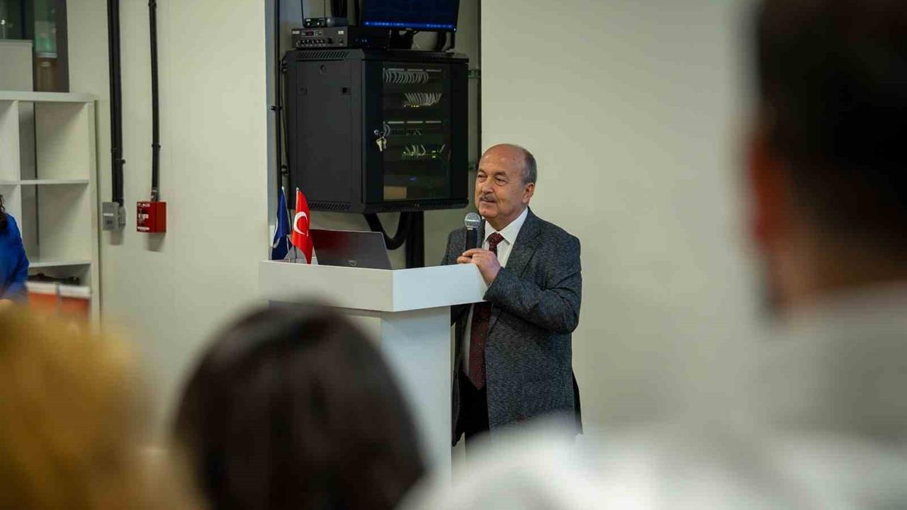 Uşak Üniversitesi Rektörlüğüne Prof. Dr. Ahmet Demir Atandı.