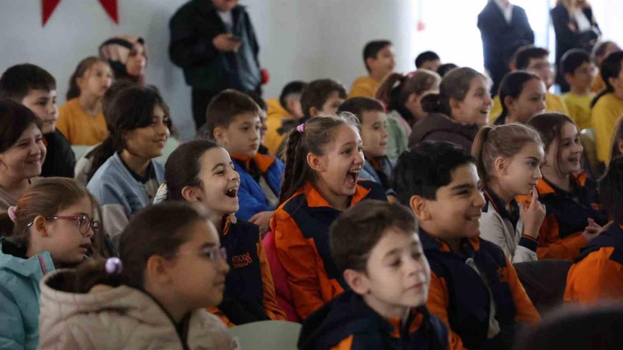 Bursa'da Enerjini Geleceğe Taşı Projesi ile 41 bin öğrenciye ulaşıldı.