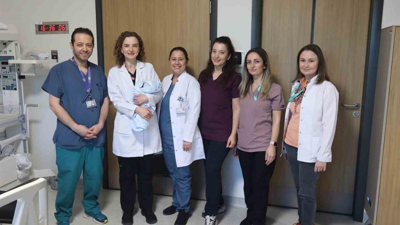 Bursa'da Tüp Bebek Merkezi'nde İlk Bebek Sağlıklı Doğdu