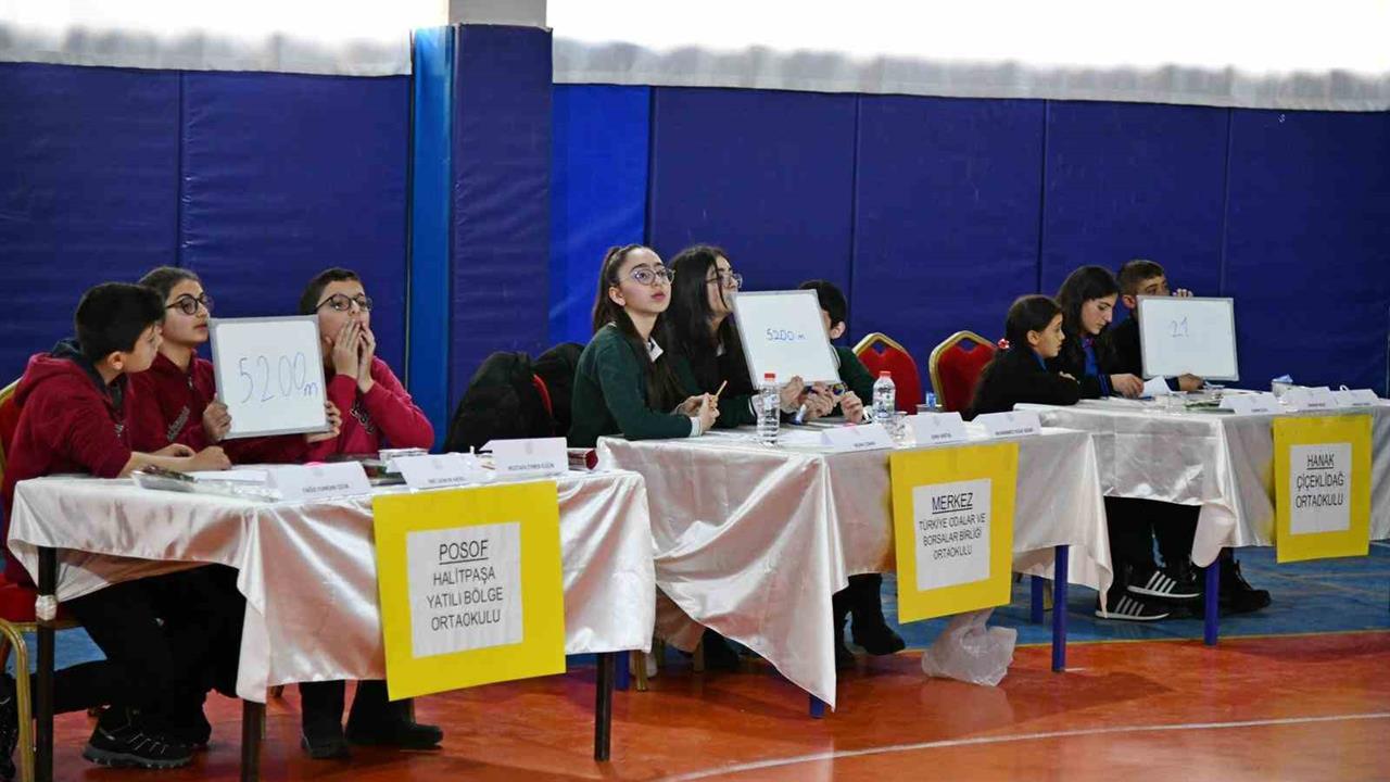 Ardahan Merkez'de Ortaokullar Arası Bilgi Yarışmasında 6 Okul Yarıştı