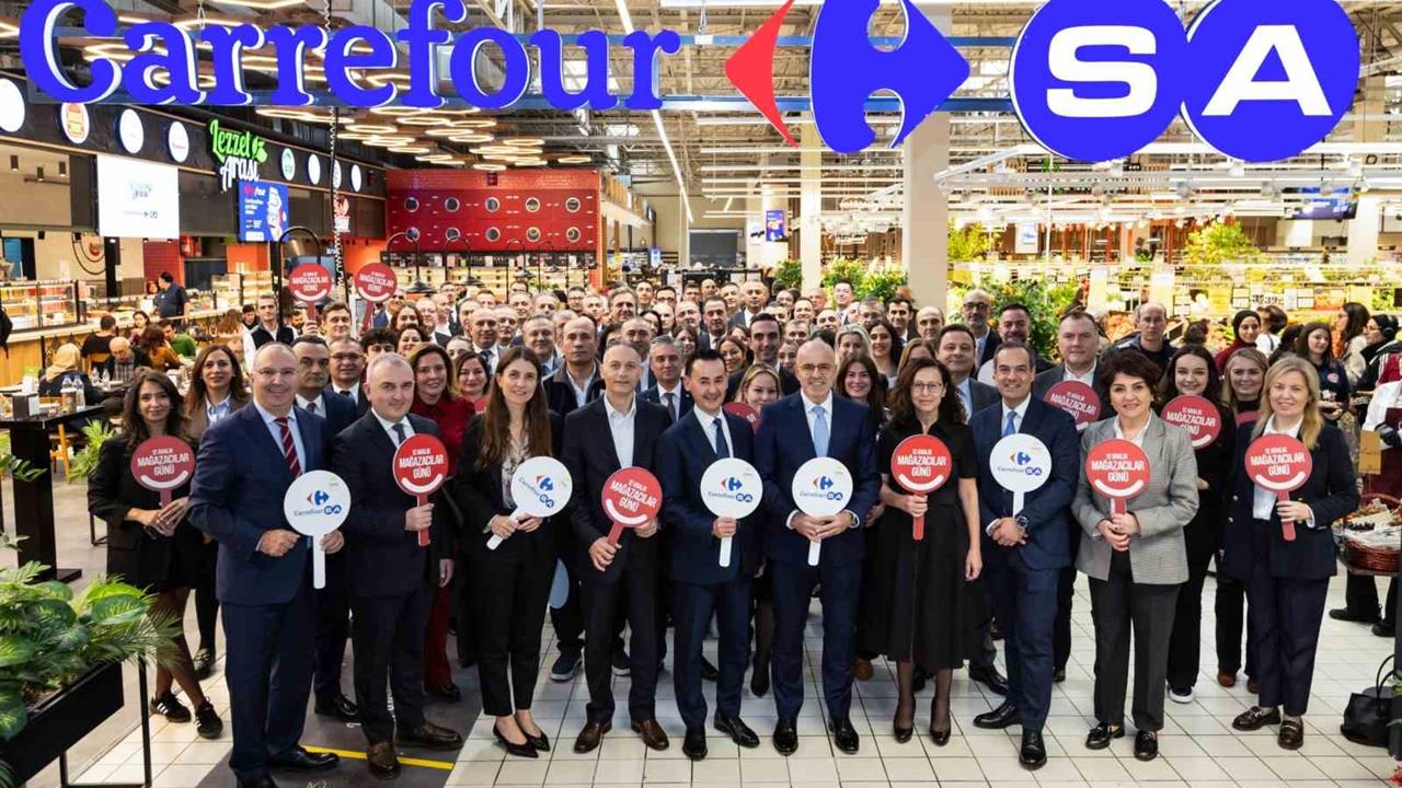 İstanbul'da CarrefourSA, 12 Aralık Mağazacılar Günü'nü 15 bin çalışanıyla birlikte etkinliklerle kutladı.