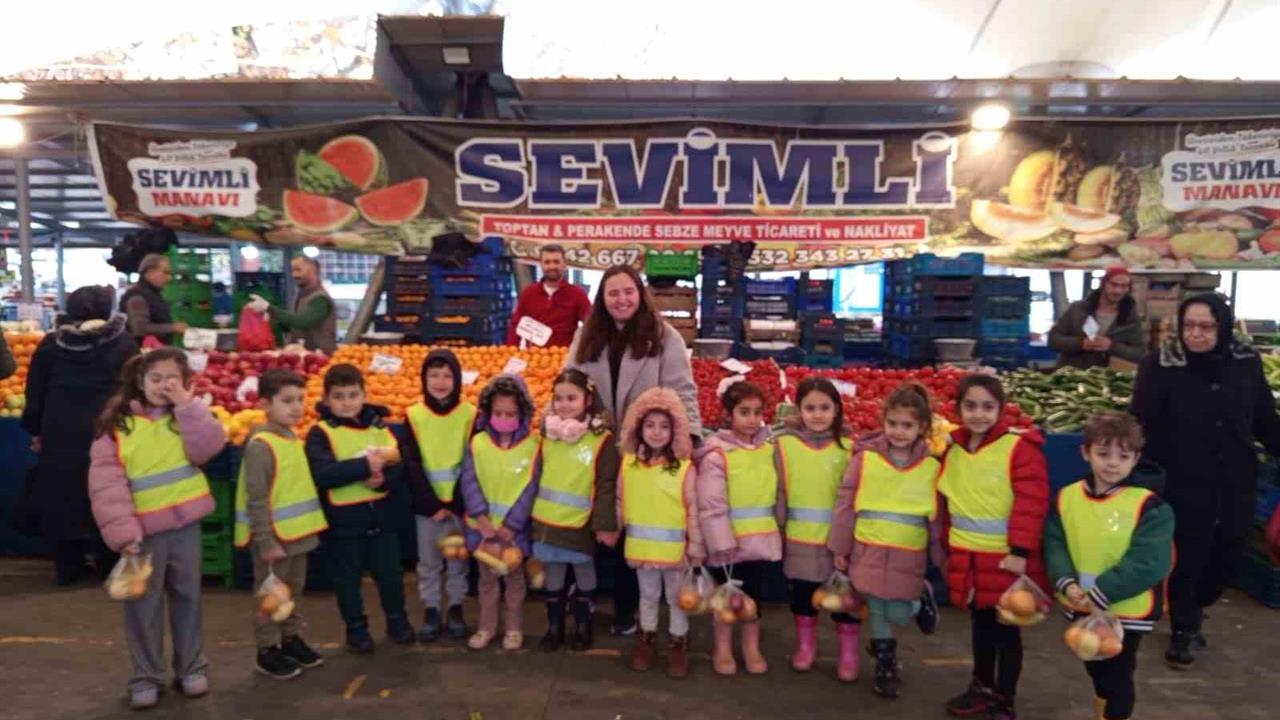 Zonguldak Çaycuma'da Yerli Malı Haftası Kapsamında Anaokulu Öğrencileri Pazar Ziyareti Gerçekleştirdi