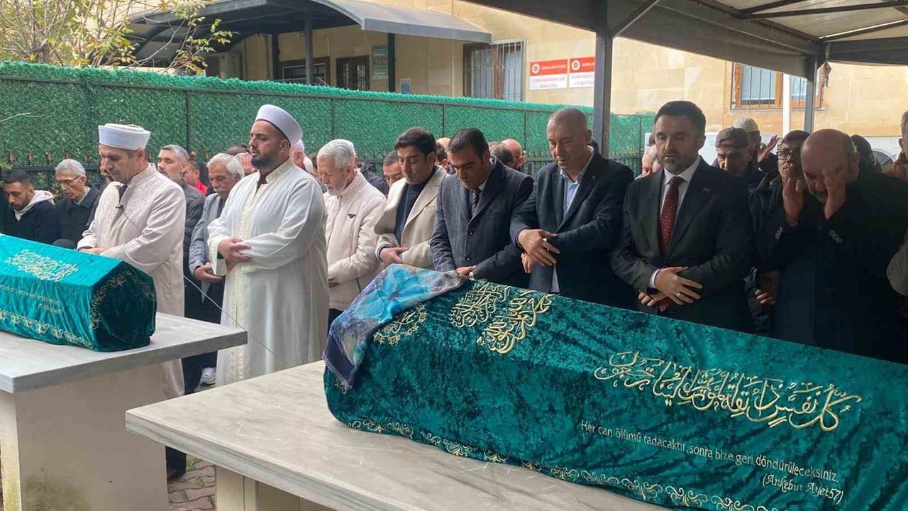 Pendik’te meydana gelen yangında yaşamını yitiren çocuklar son yolculuklarına uğurlandı.