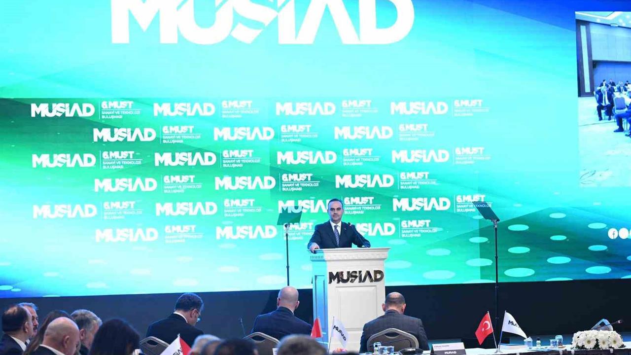 İstanbul'da Bakan Kacır, 4 yeni sanayi koridorunun hayata geçirileceğini duyurdu.