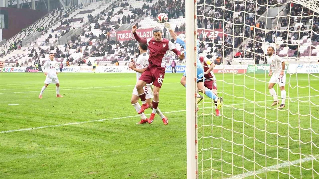 Elazığ'da Elazığspor, İnegölspor'u 4-2 Mağlup Etti