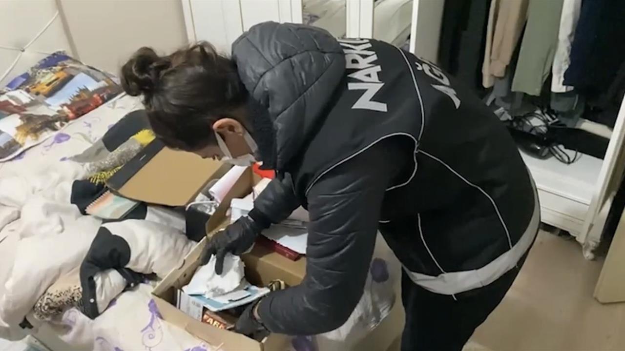 Ağrı Merkez ve Patnos'ta Eş Zamanlı Uyuşturucu Operasyonunda 8 Gözaltı Yapıldı