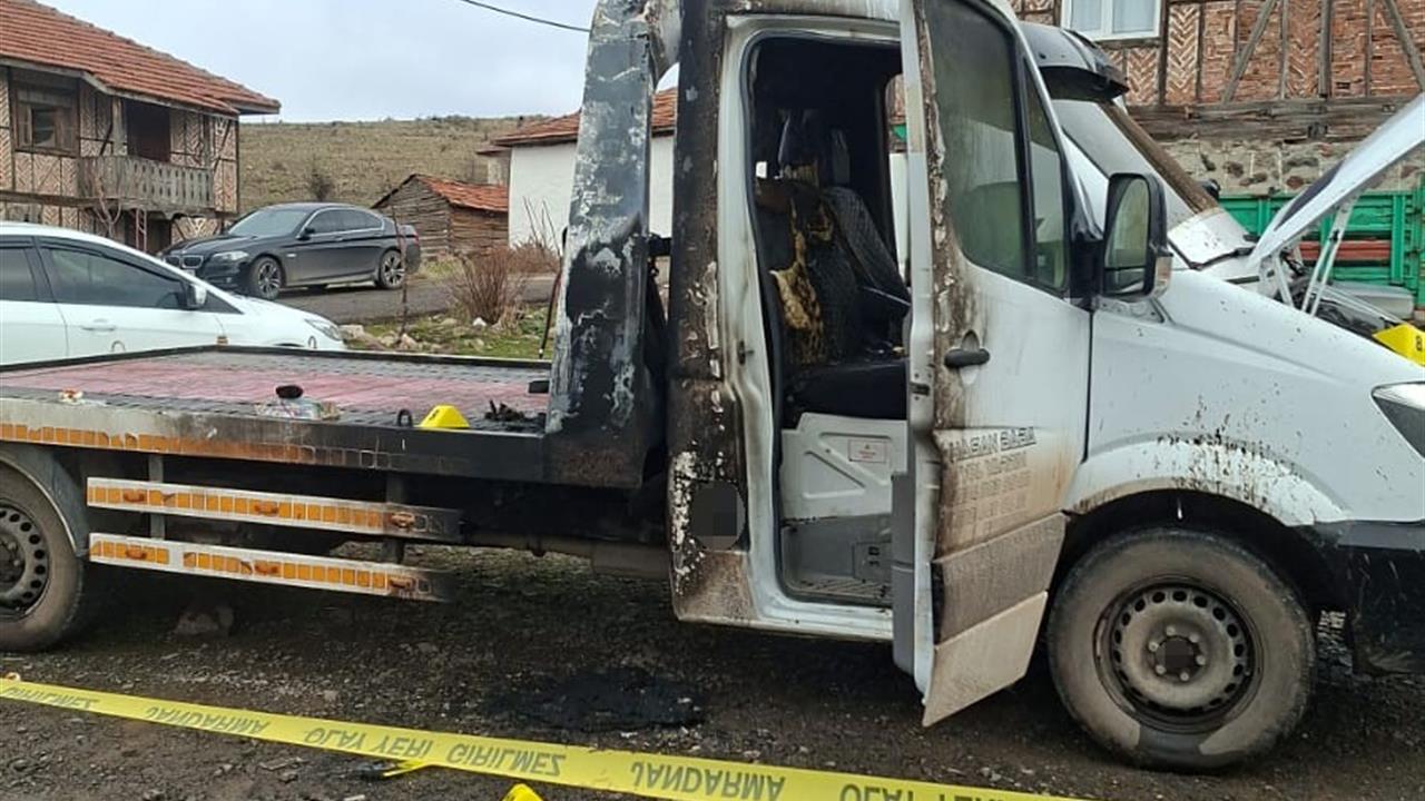 Ankara Çamlıdere'de 4 Araç Kundaklayan 3 Şahıs Kaçtı