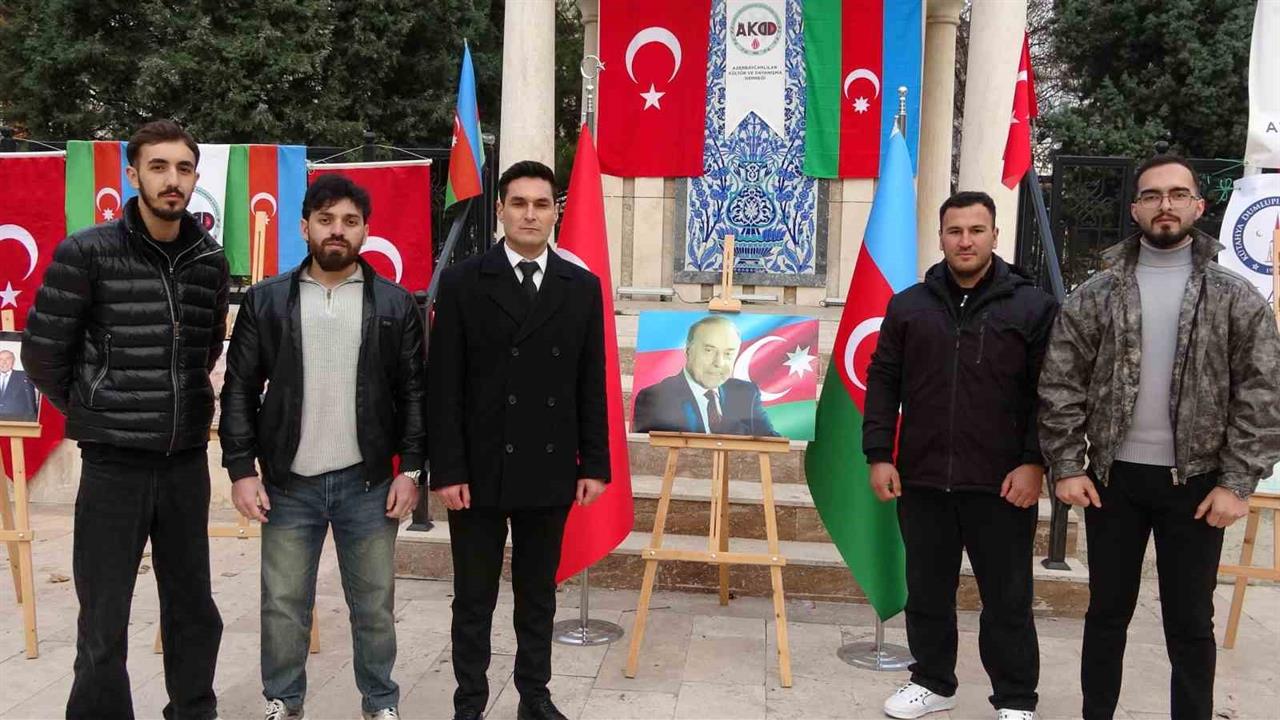 Kütahya'da Haydar Aliyev'in Anısına Düzenlenen Resim Sergisi İlgi Gördü
