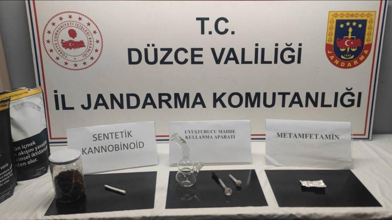 Düzce'de Jandarma Ekiplerinin Yapmış Olduğu Devriye Sırasında Uyuşturucu Bulundu