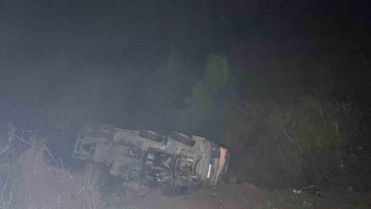 Karabük Yenice'de Beton Mikseri Uçuruma Düşmesi Sonucu 2 Kişi Yaralandı