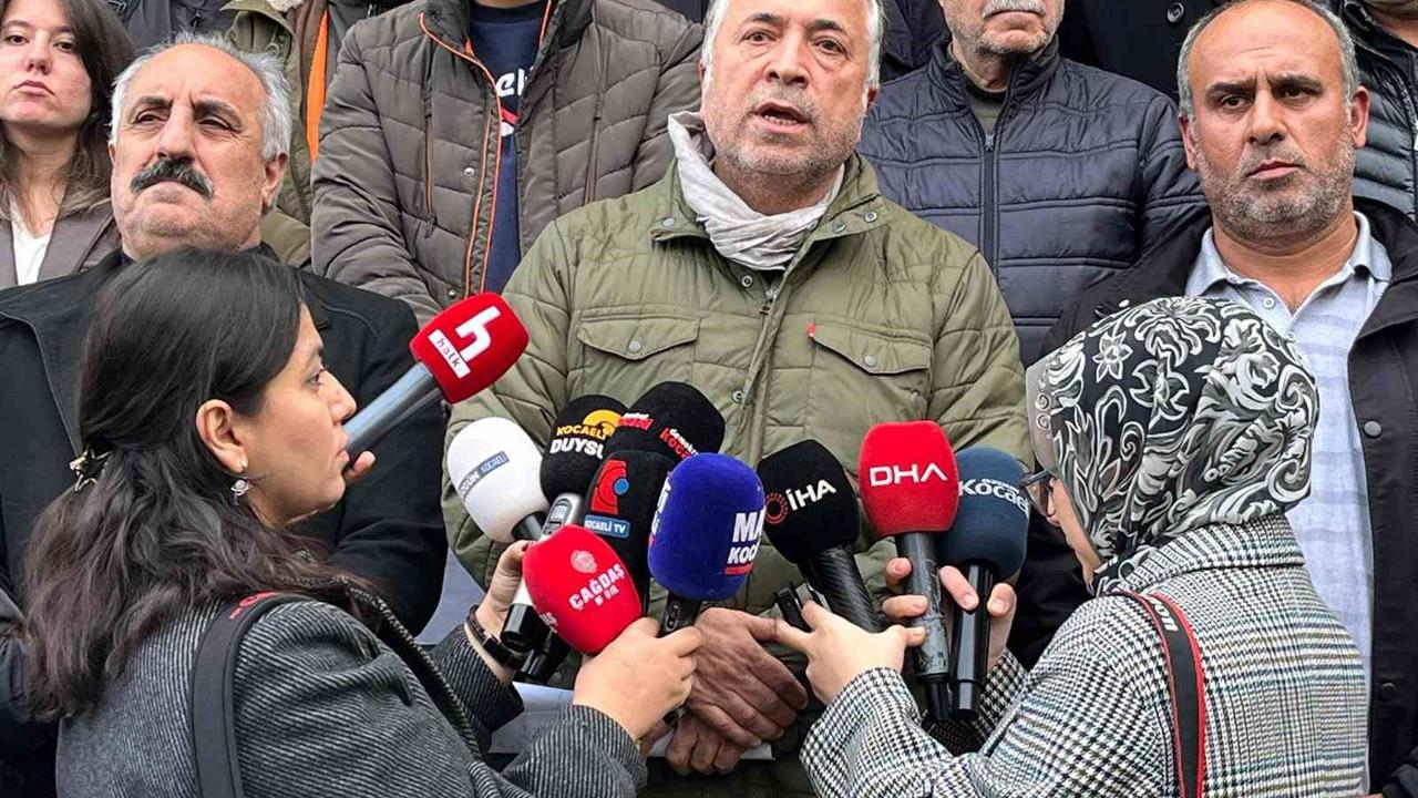 Kocaeli'deki Fabrika Yangınında Hayatını Kaybedenlerin Yakınları SGK Önünde Açıklama Yaptı