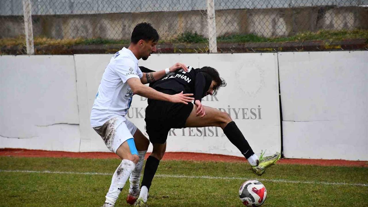 Kayseri Erciyes 38 FK, Diyarbekirspor'u 2-1 mağlup ederek 3 puan kazandı.