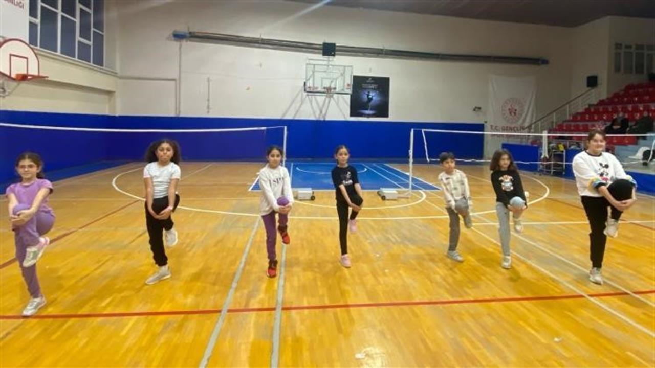 Bilecik'te Badminton Antrenmanları Yoğun Tempoda Sürüyor