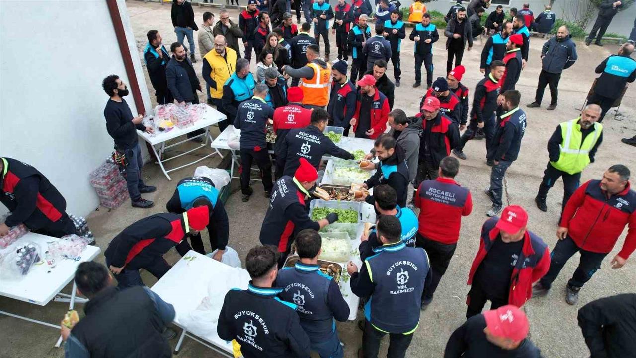 Kocaeli Büyükşehir Belediyesi, Kışa Hazırlık Etkinliği Düzenleyerek Personeline Moral Sağladı