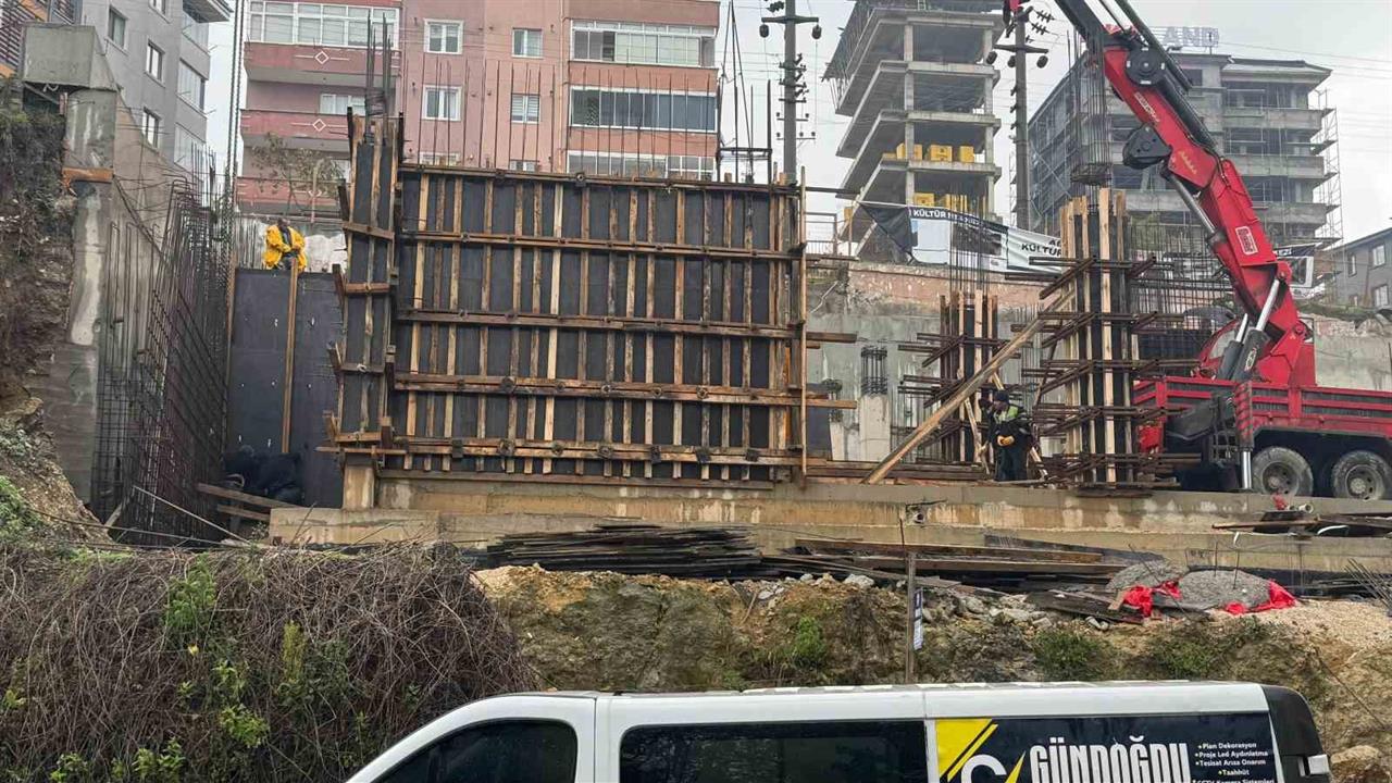 Zonguldak Alaplı'da İnşaatta Güvenlik Önlemleri Yetersiz, İşçiler Tehlikede