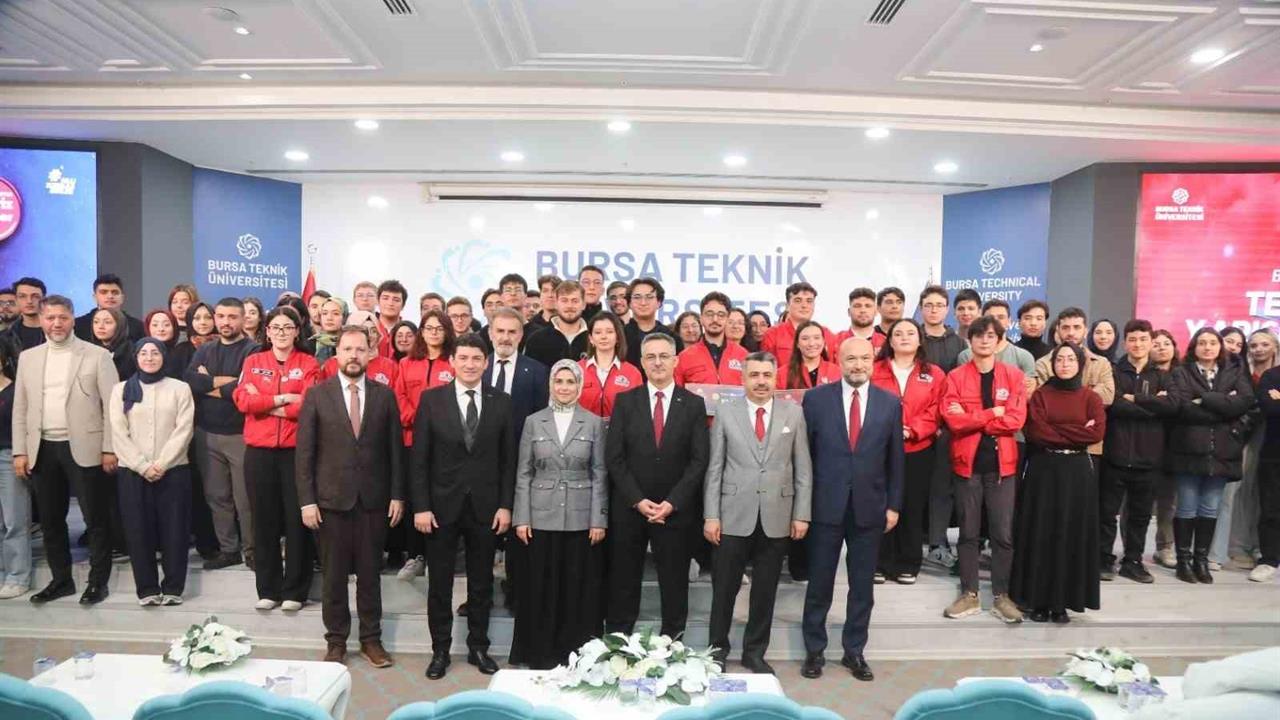 Bursa'da BTÜ'de Gerçekleşen "5 Dakikada TEKNOFEST" Etkinliğinde Öğrenciler Yarıştı