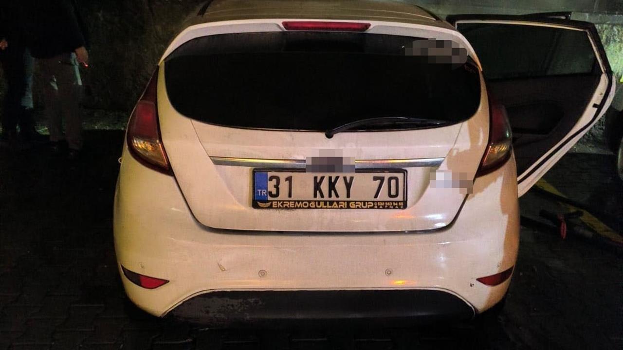 Batman Kültür Mahallesi'nde Park Halindeki Araçta Yangın Çıktı