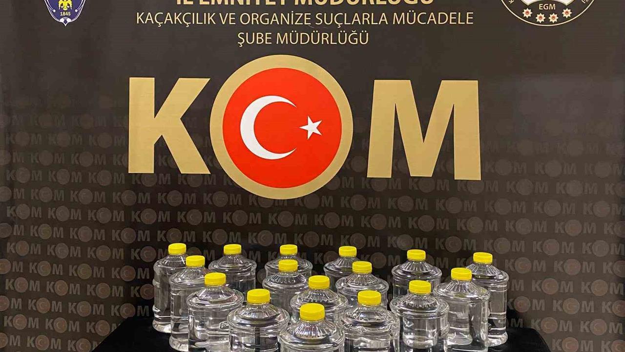 Bayburt'ta Yapılan Operasyonda 15 Sikke ve 40 Litre Kaçak Alkol Ele Geçirildi