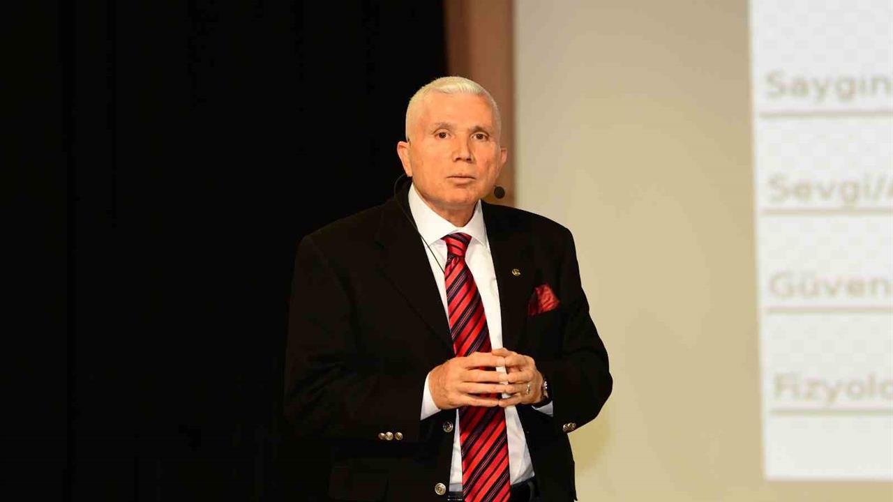 Van'da "Fanatizmin, Kitle Hareketlerine ve Toplumsal Değişime Etkisi" Konferansı Gerçekleştirildi