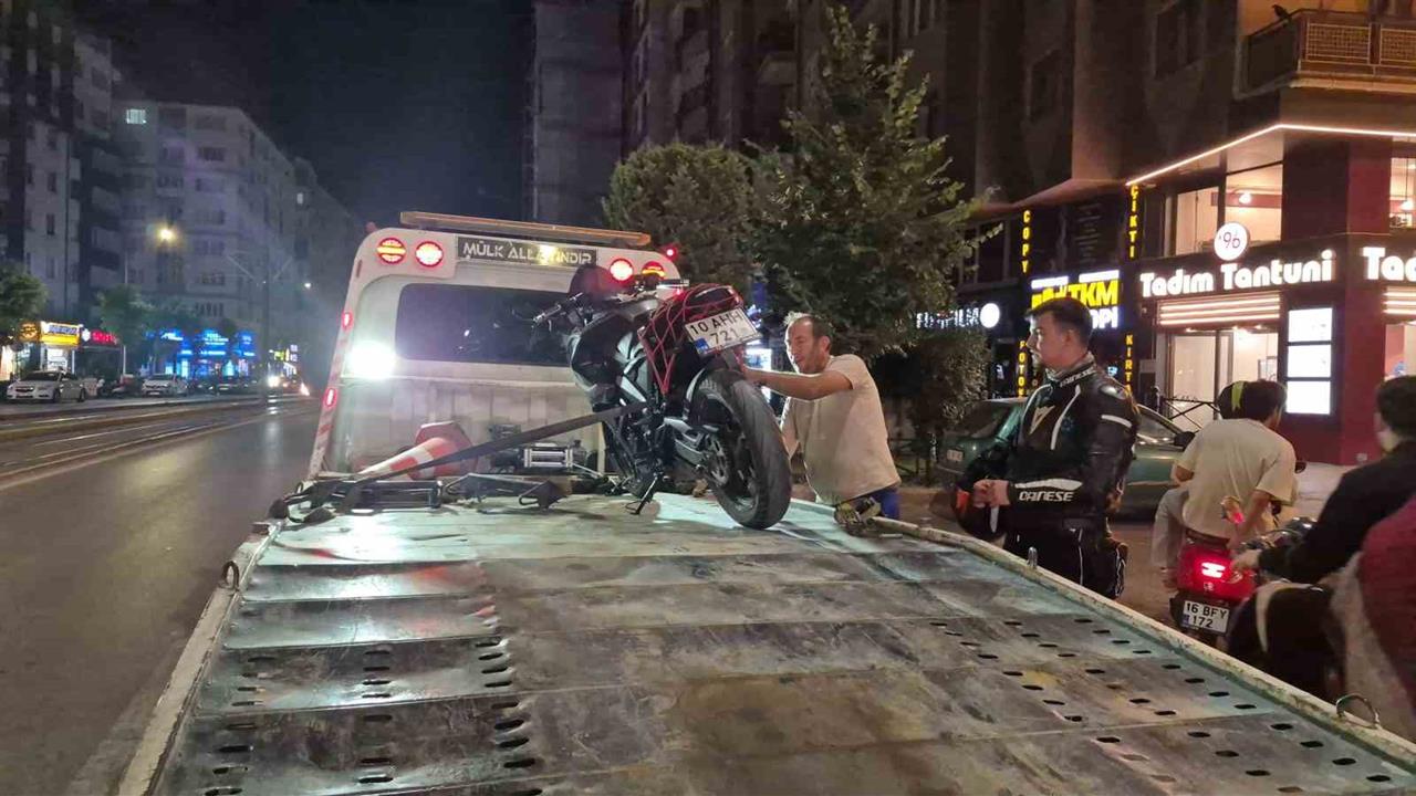 Eskişehir'de Katlanır Plaka Kullanan Motosiklet Sürücüsüne 140 Bin Lira ...