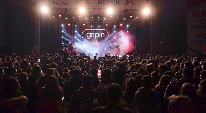 Gripin ve Kubat’ın Sahne Aldığı Konserlere Binlerce Mersinli Katıldı