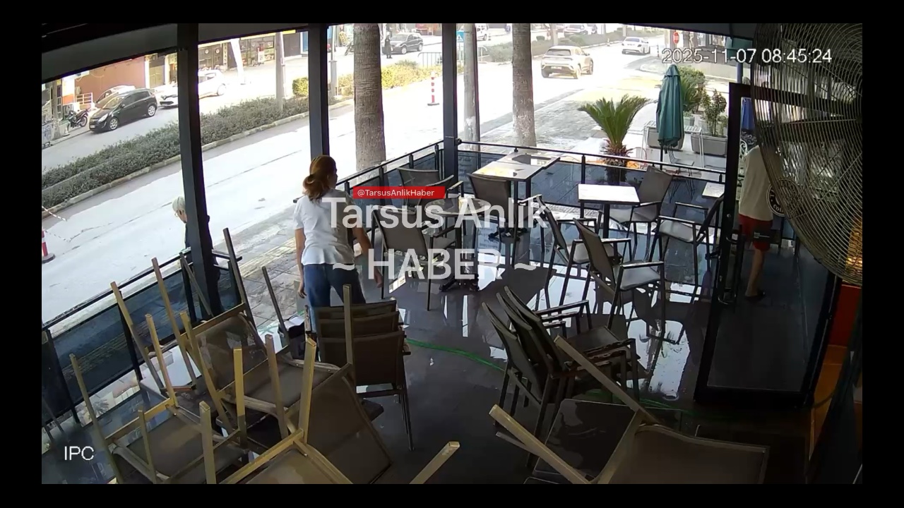 Tarsus’ta Motosiklet Sürücüsü Yaya İçin Kendini Feda Etti