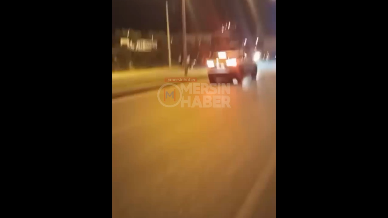 Mersin Akdeniz Karaduvar'da İki Araç Arasında Çarpışma Meydana Geldi