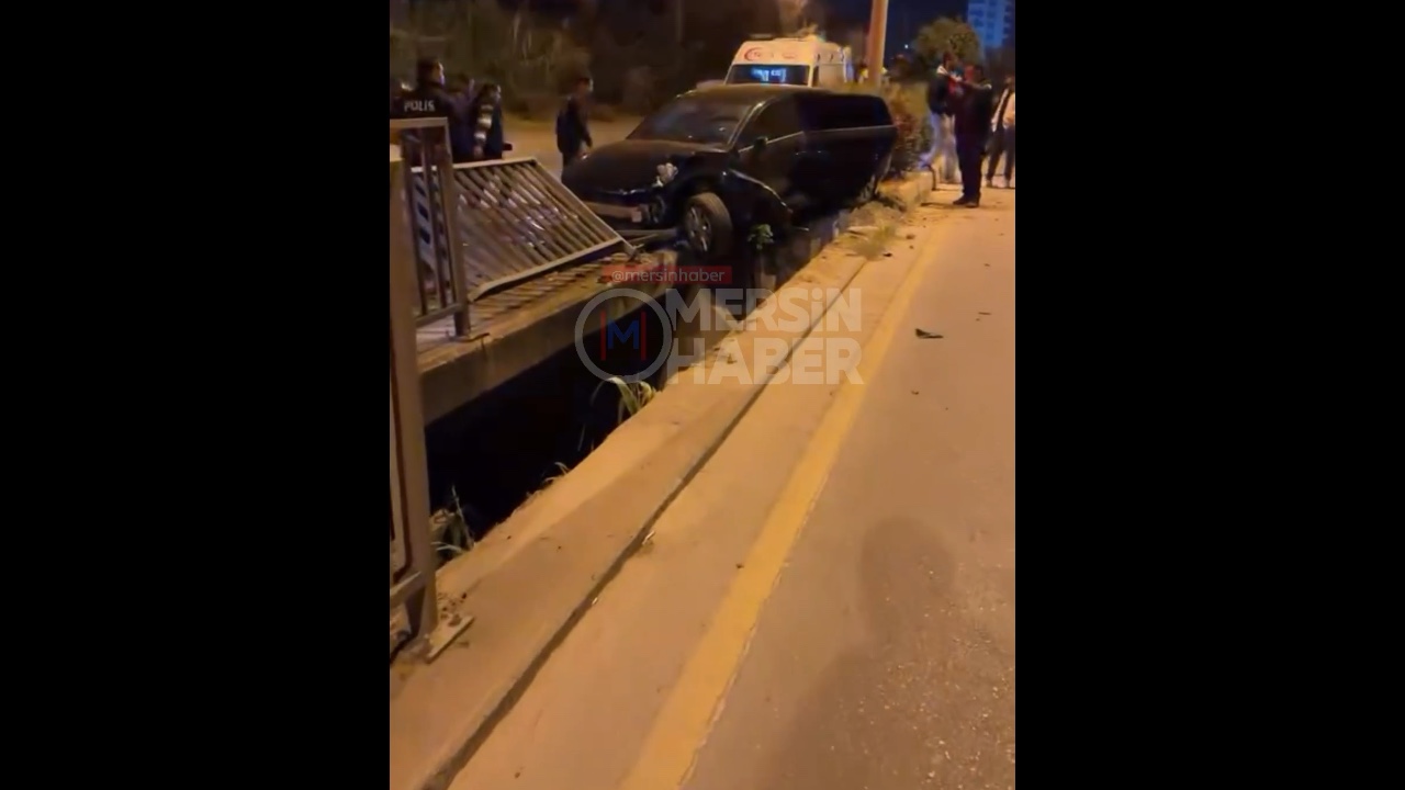 Mersin Mezitli'de Köprü Üzerinde Meydana Gelen Kazada 3 Kişi Yaralandı