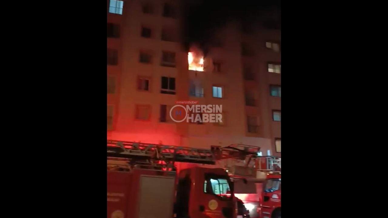 Mersin Toroslar'da Gece Saatlerinde Yedi Katlı Binada Yangın Çıktı