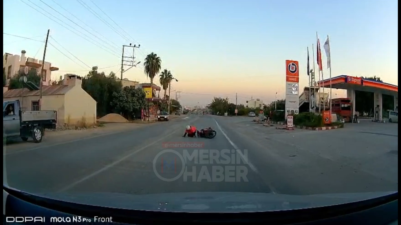 Erdemli Koyuncu Karyağdı'nda Motosiklet Kazası Anları Videoya Yansıdı