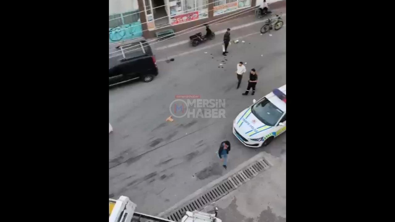 Mersin Akdeniz Gündoğdu Mahallesi'nde Kaza Sonrası Araç Çekiciyle Çekildi