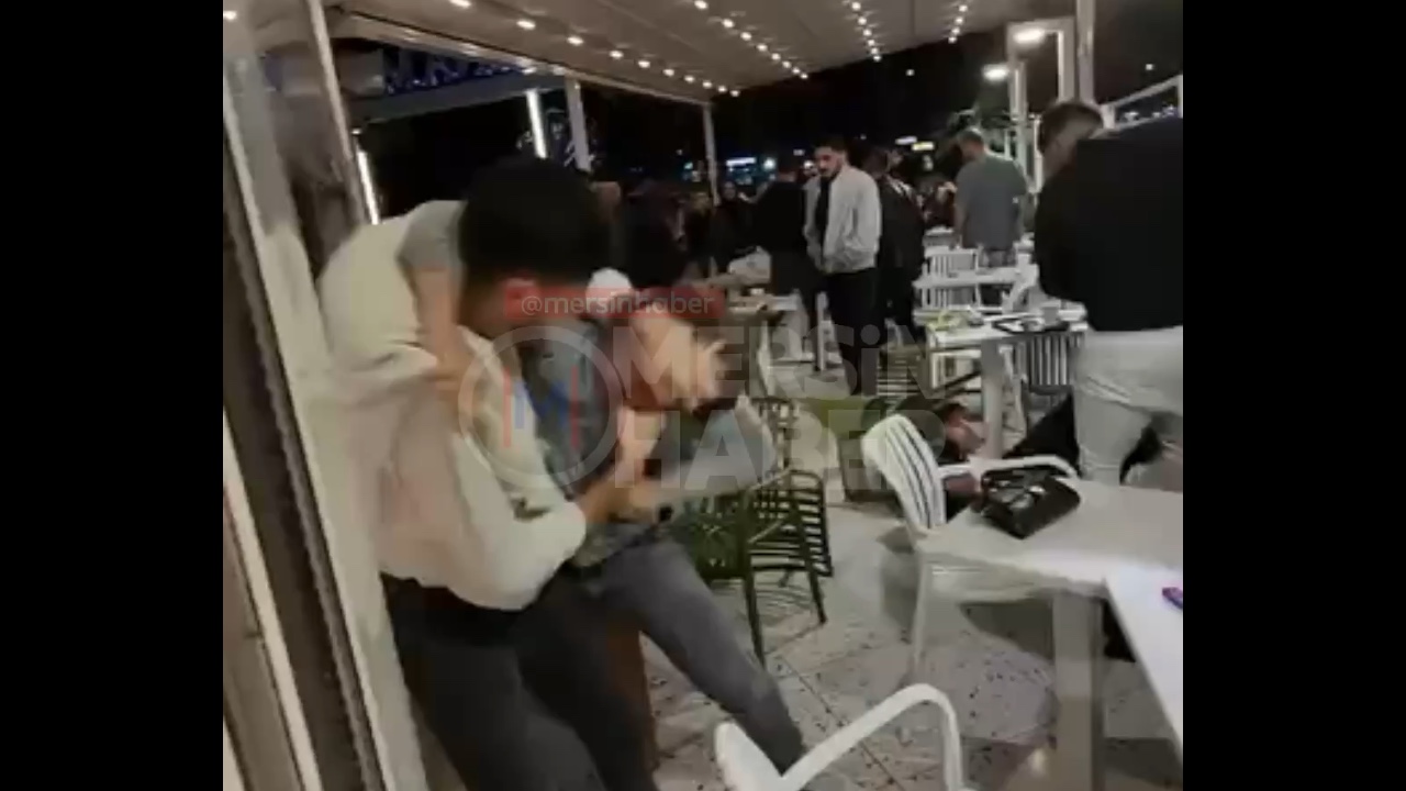 Üniversite Caddesi'nde Kafede Tatsızlık: Bir Anda Ortalık Karıştı!
