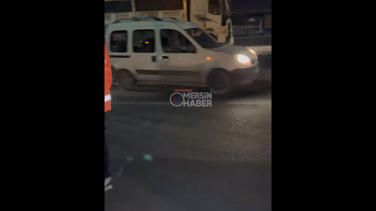 Mersin Tarsus'ta Kamyon ile Hafif Ticari Araç Çarpıştı.. Video Haber