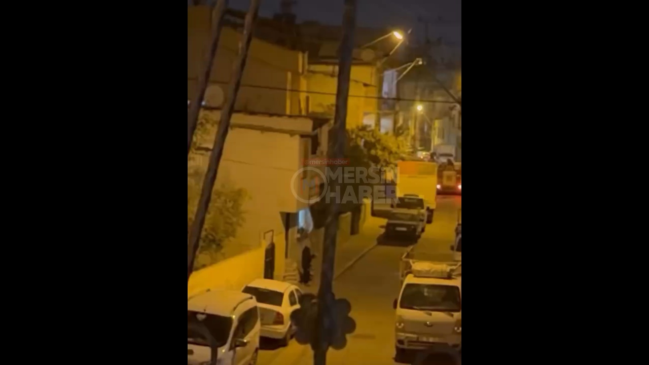 Mersin Akdeniz'de Hal Mahallesi'nde çıkan yangın kısa sürede kontrol altına alındı. Video Haber