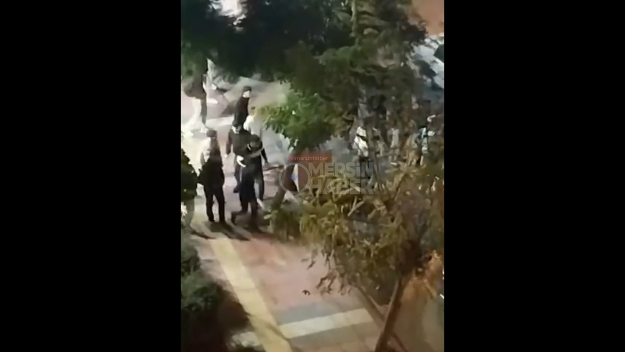 Mersin Akdeniz'de Sokak Kavgası Anları Kameraya Yansıdı