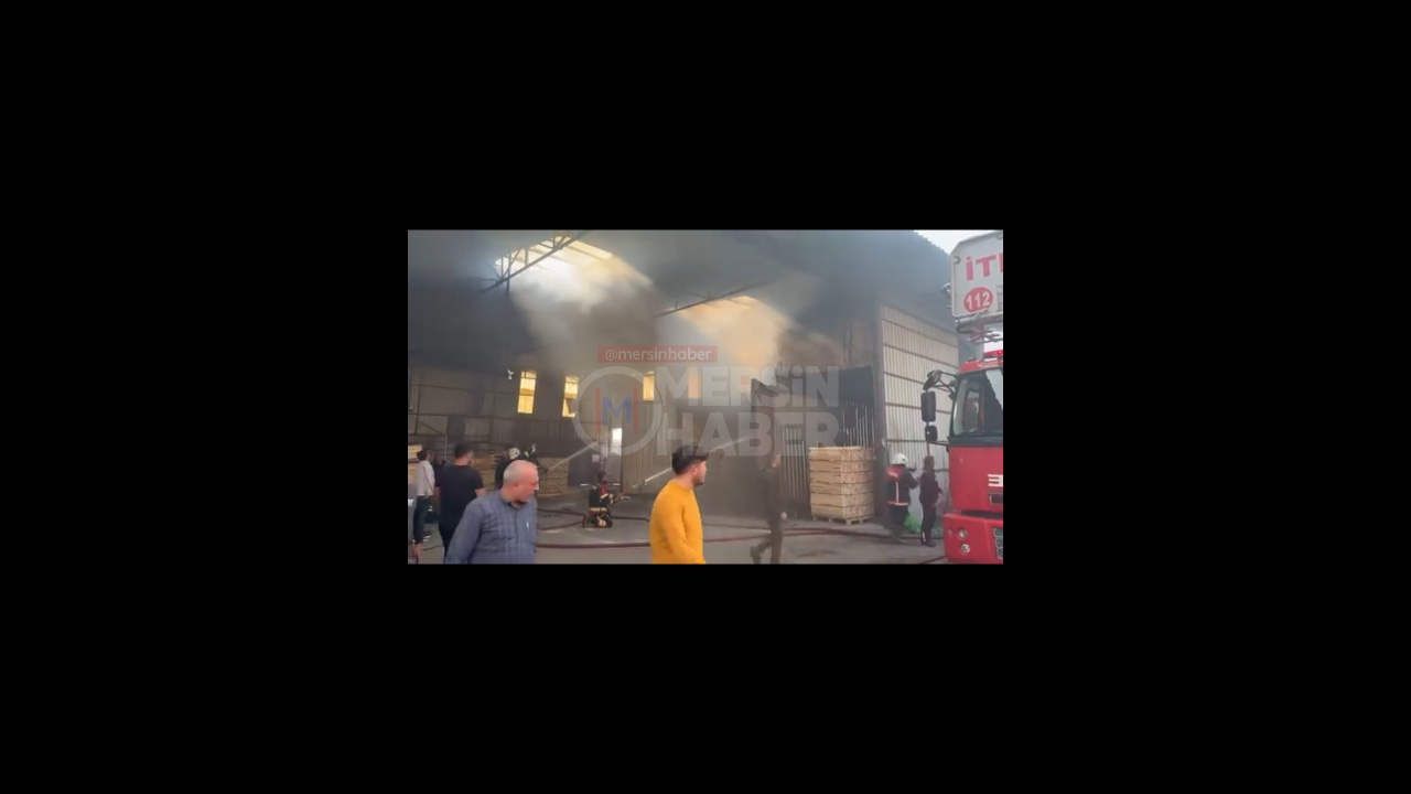 Mersin Akdeniz'de Fabrika Yangınına İtfaiye Müdahale Etti.. Video Haber