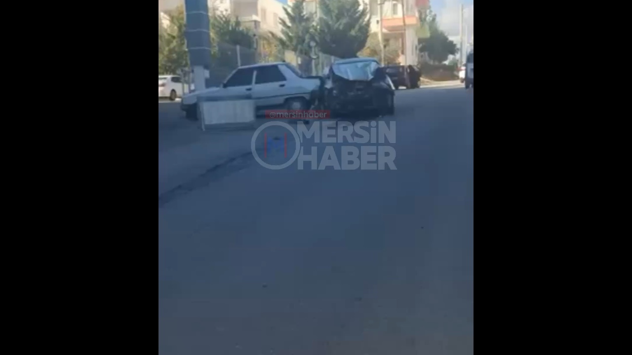 Mersin Yenişehir'de İki Araç Çarpıştı, Yaralı Yok, Hasar Var