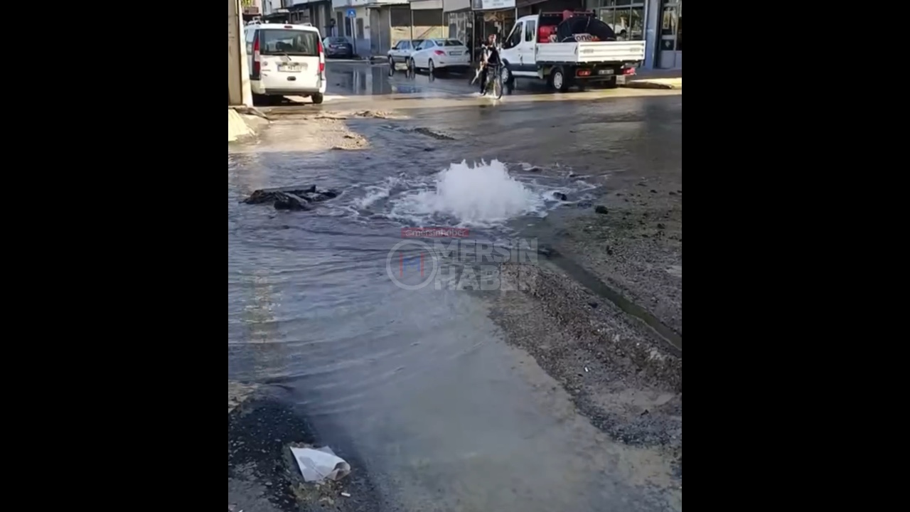Mersin Akdeniz'de Su Borusu Patladı, Kısmi Su Kesintisi Yaşanıyor. Video Haber