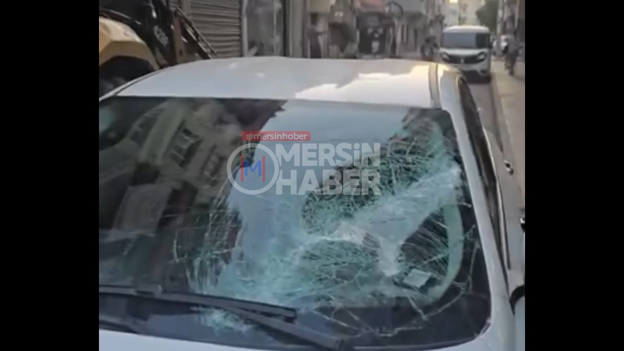 Mersin Akdeniz Şevket Sümer'de Altyapı Çalışmasına Müdahale Eden Kişinin Görüntüleri