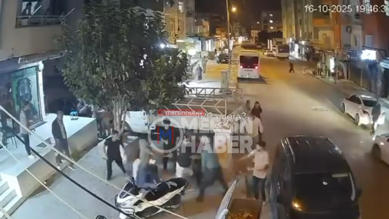 Mersin Tarsus Mithatpaşa Mahallesi'nde Kavga Anları Güvenlik Kamerasında