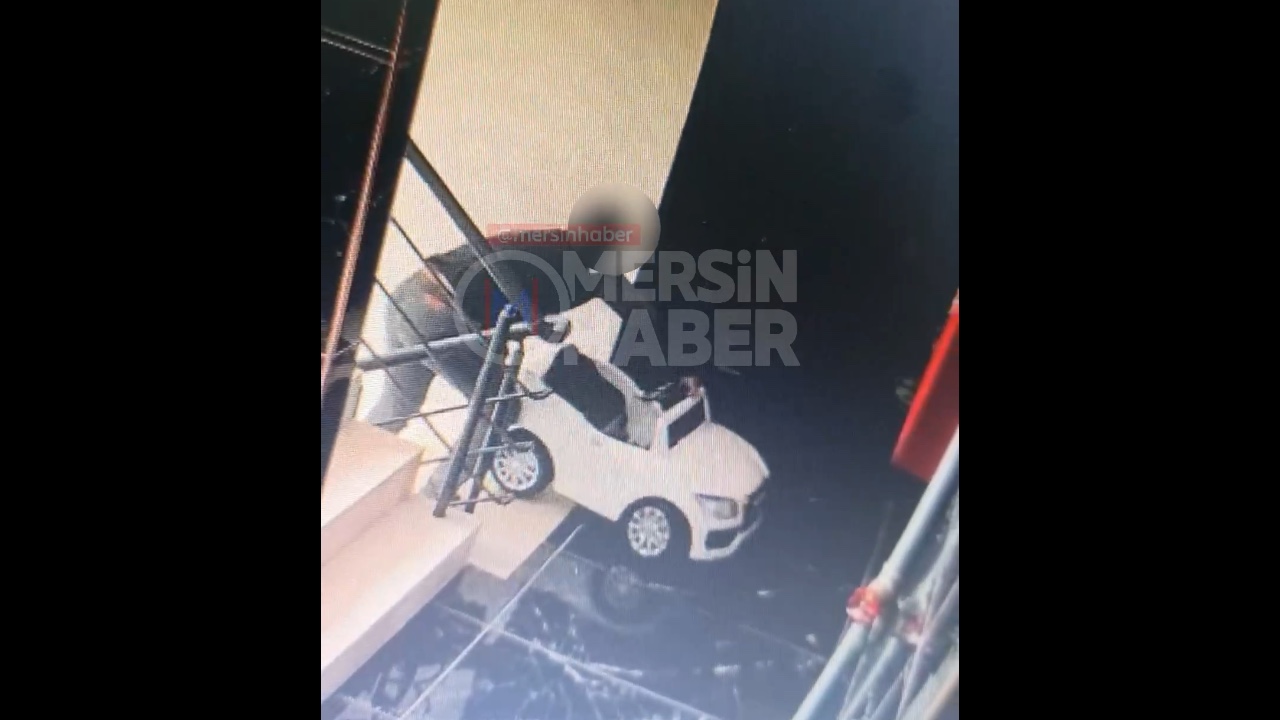 Mersin Toroslar'da Akülü Arabanın Çalınma Anları Güvenlik Kamerasında.. Video Haber