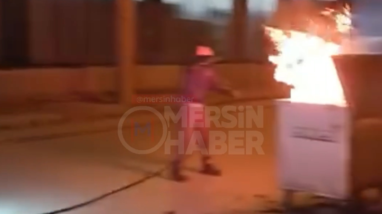 Mersin Akdeniz'de Çöp Konteyneri Yangınına Müdahale Eden Su Tankeri. Videolu Haber